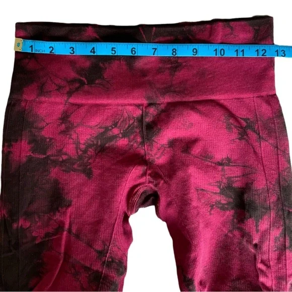 Lululemon size small bundle cropped leggings size 4! - Picture 3 of 16